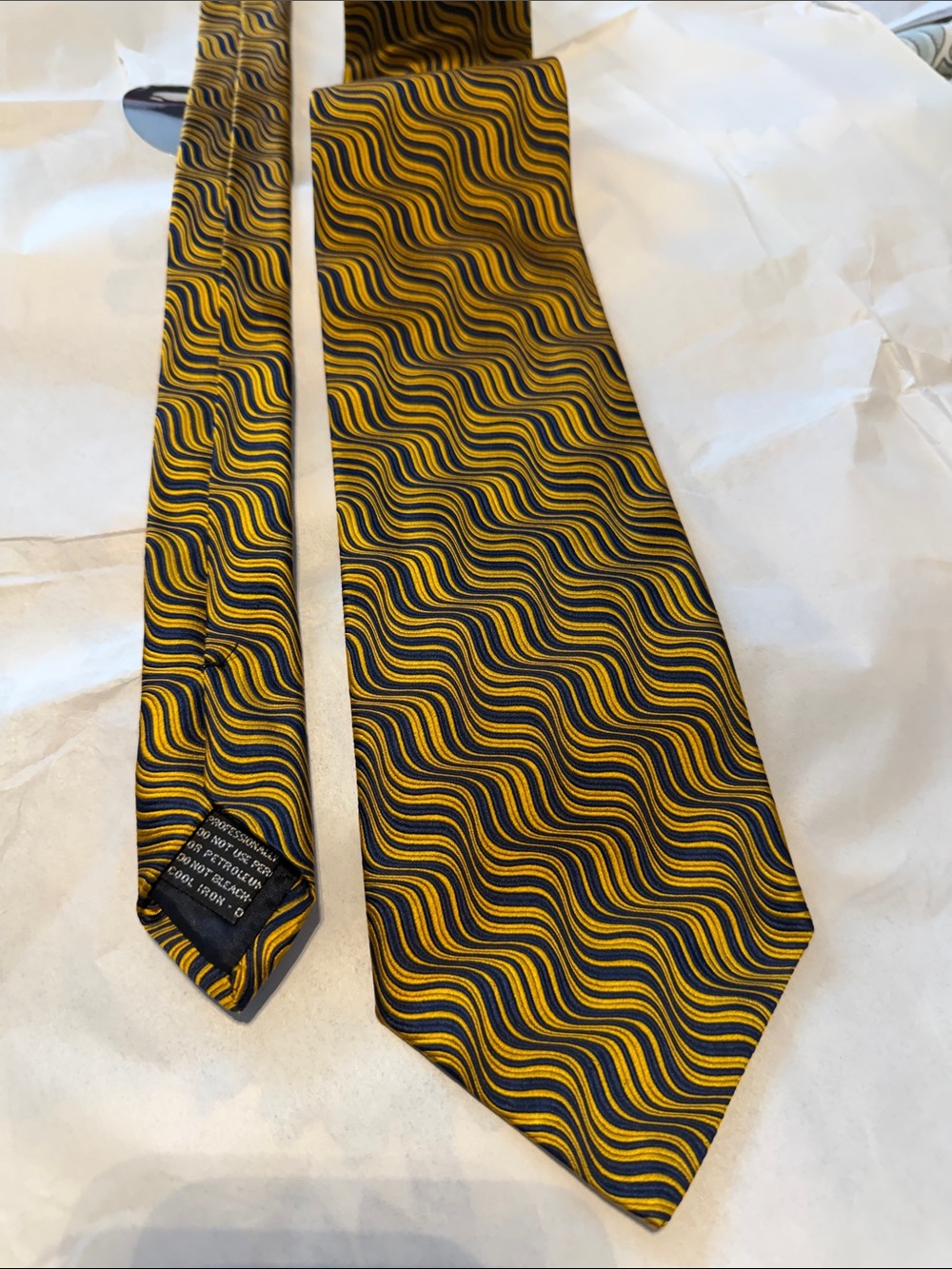 Gianni Versace Istante Silk Tie Vintage Wavy Jacquard Gold Navy Blue Italy